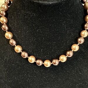 230- Vtg. RMN Roman Co.
Brown Tones Faux Pearl Neck. Brown and Gold Acrylic 18”